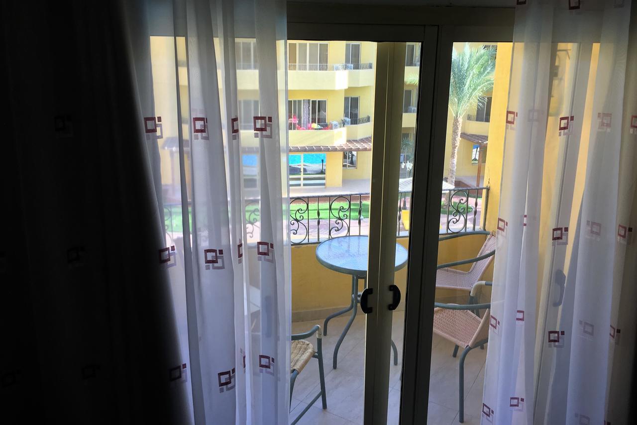 Pool View At British - Unit 13