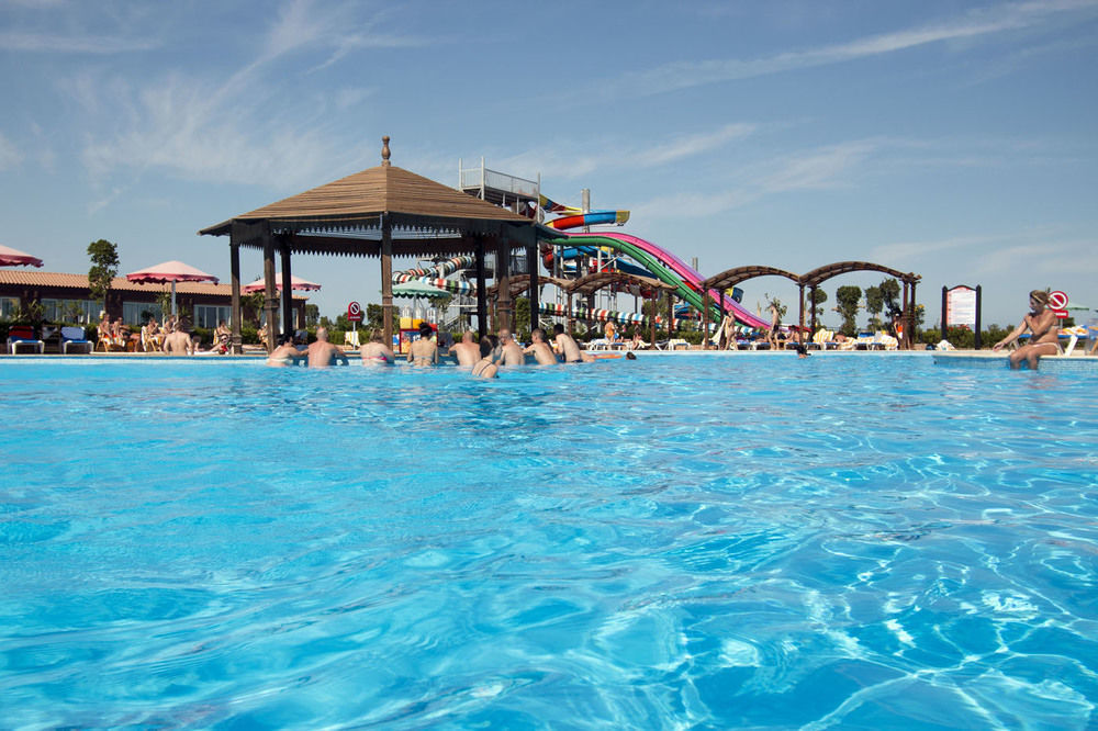Hawaii Caesar Palace Aqua Park - Families And Couples Only Resort