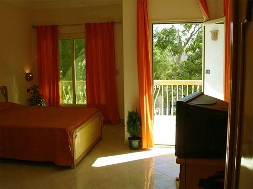Golden Rose Albergue *