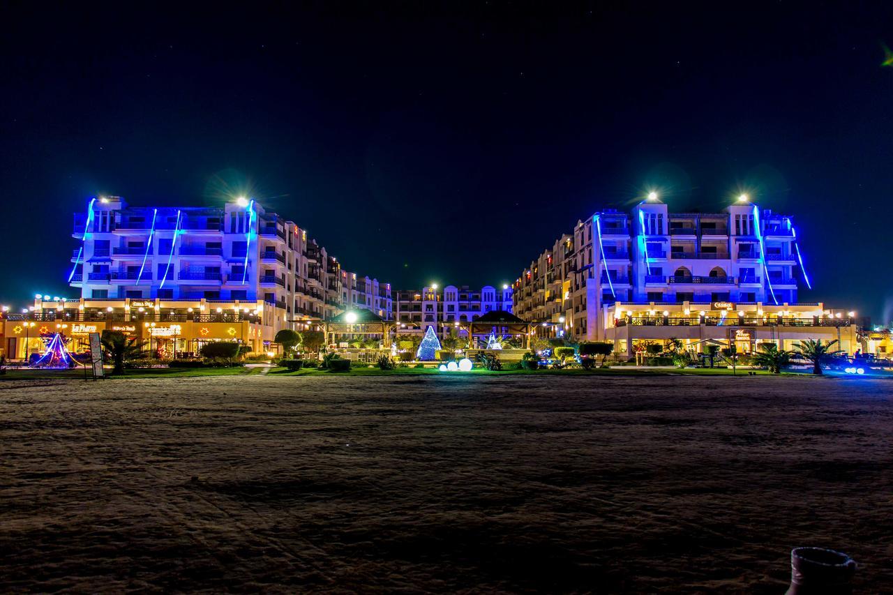 In Samra Bay Compound