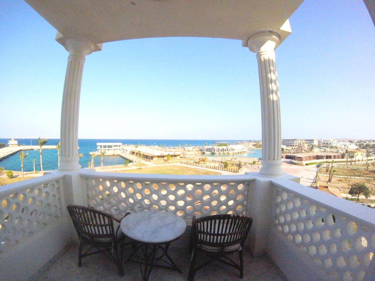 Emerald Aqua Park City 5*