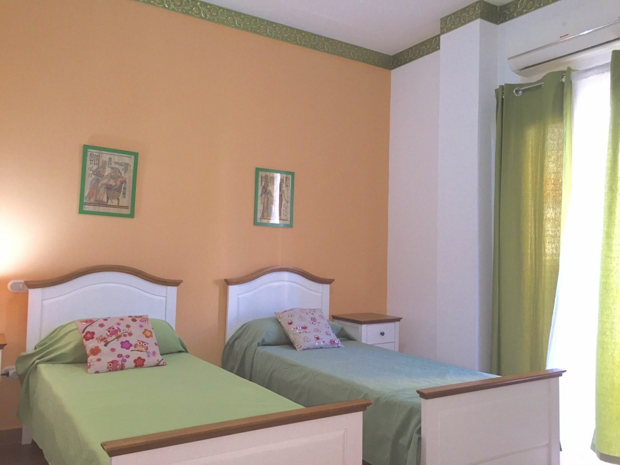 Iris Apartment *
