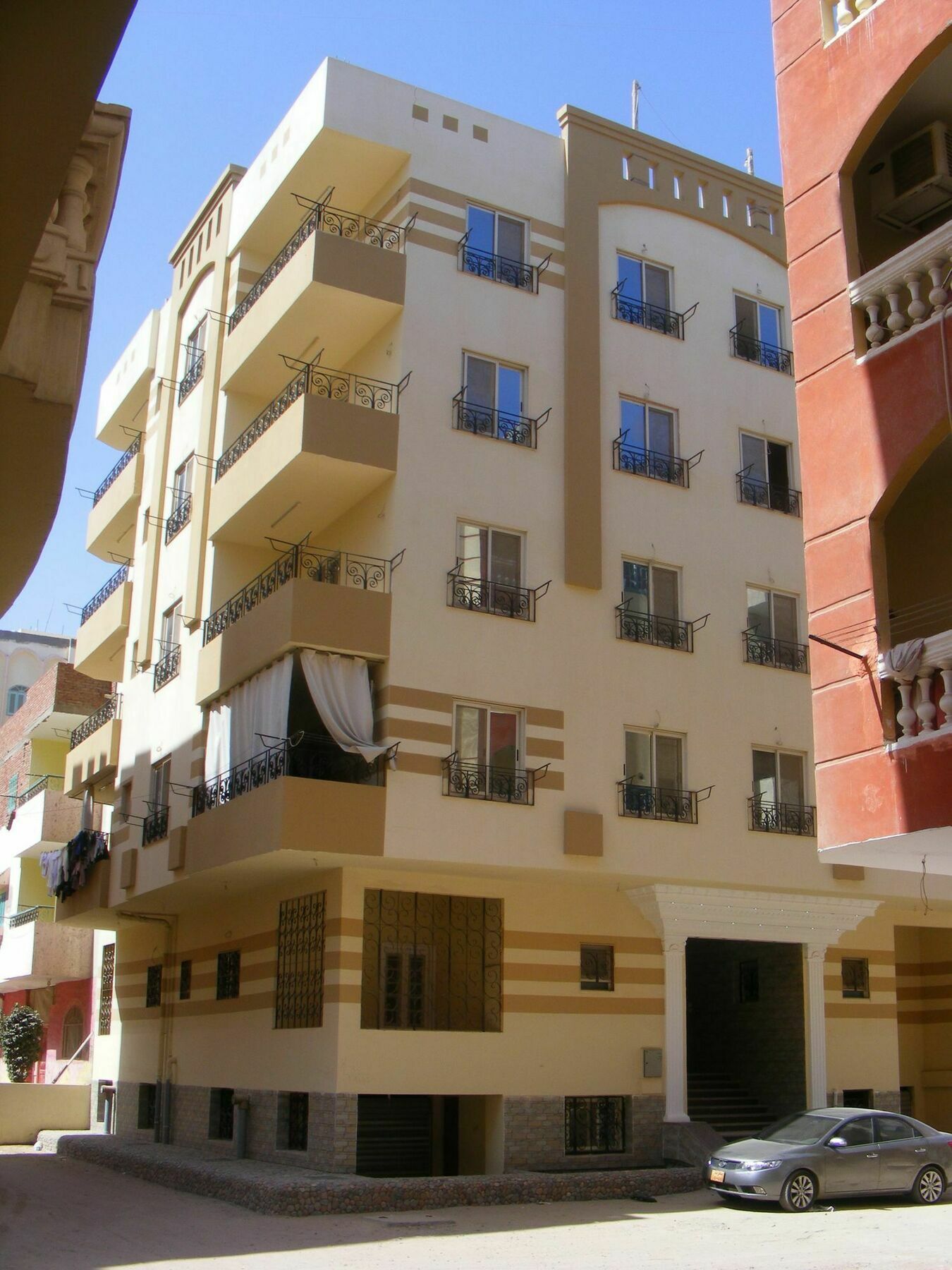 Happy Days Aparthotel 3*