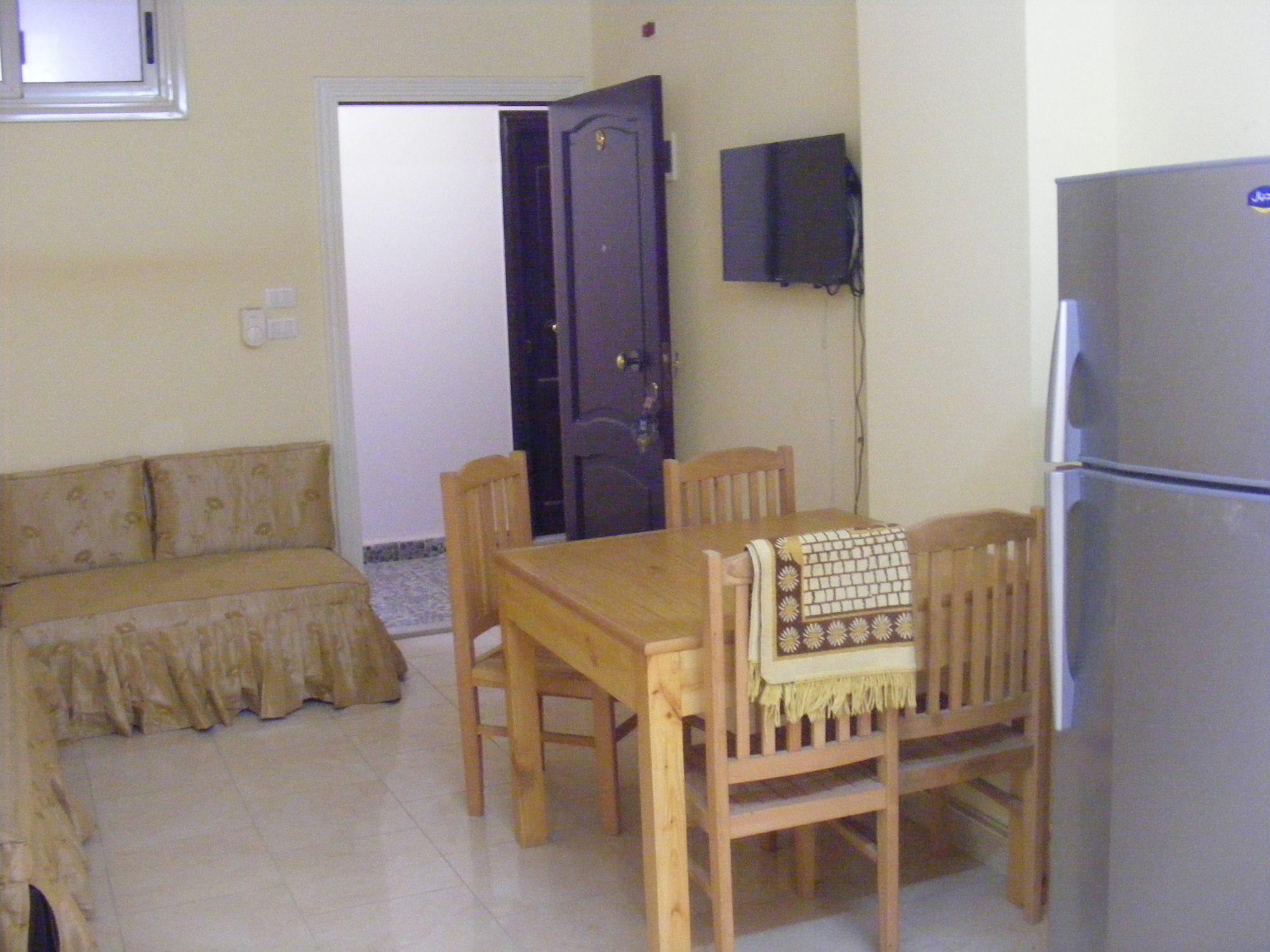 Happy Days Aparthotel