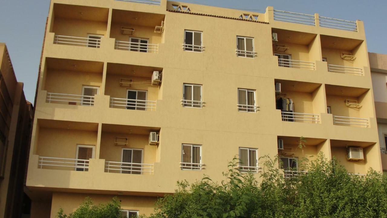 Aparthotel Holiday Apartments 3*