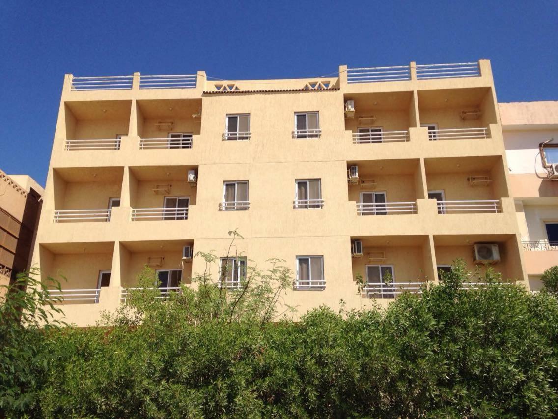 Holiday Apartments Aparthotel 3*