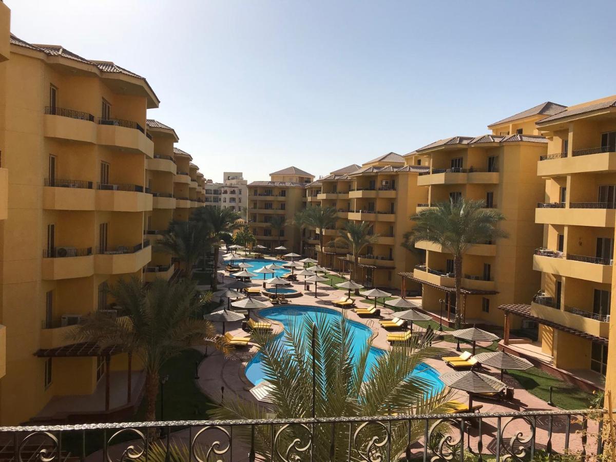 Apartment Pool View At British - Unit 15