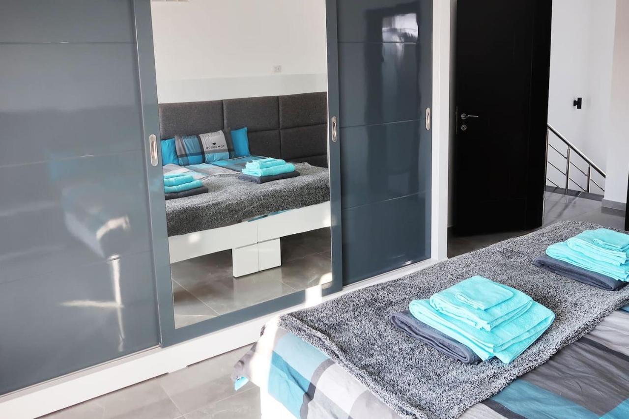 Sky Star 25 Villa