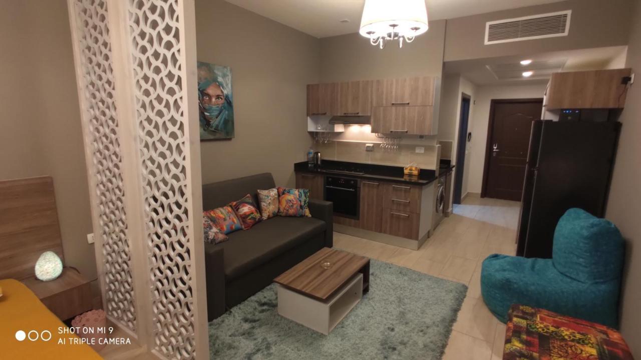 Apartment Stylish Pool View In Al Dau Heights *