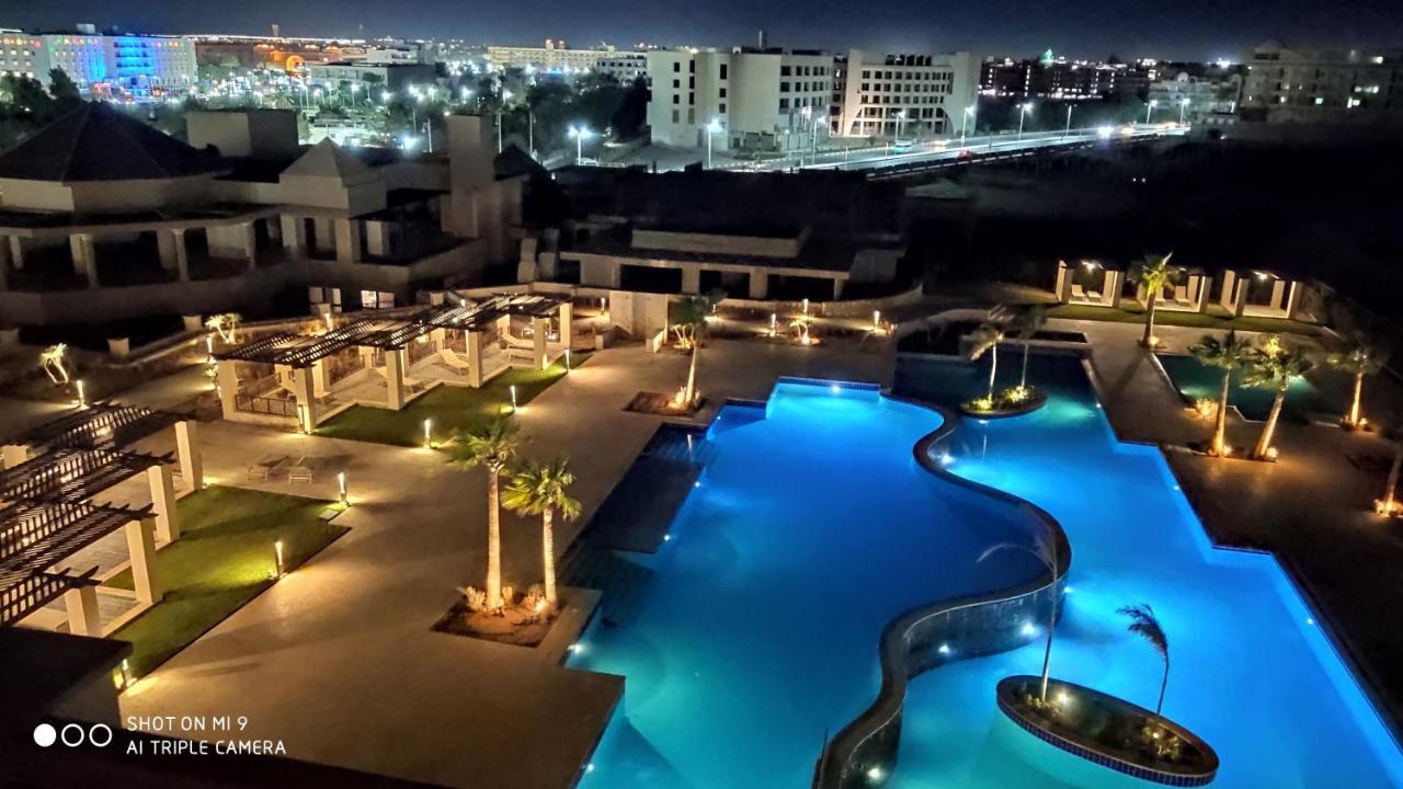 Apartment Stylish Pool View In Al Dau Heights *