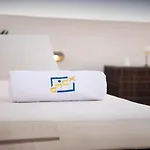 Luxe 3Bdr W Private Rooftop Jacuzzi & Beach Access