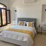 Modern 2 BR penthouse overlooking lagoon&pool