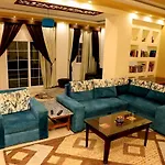 Golden Oasis Luxurious Private Villa With Pool