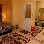 Golden Oasis Luxurious Private Villa With Pool