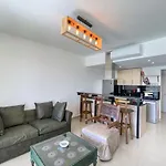 Refreshed & Uplifted 2 Bdr G Cribs