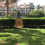 شقه غرفتين وصاله بالحديقه في فراندا سهل حشيش