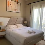 Luxurious Villa With Infinity Private Pool & Jacuzzi Over Sabina Island\'S Lagoon