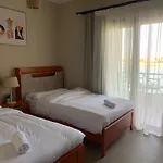 Luxurious Villa With Infinity Private Pool & Jacuzzi Over Sabina Island\'S Lagoon