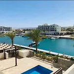 New Apartment Overlooking The Marina In Elgouna