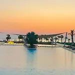 Mangroovy - Elgouna Authentic Designer Shared Home 2 Bdr Each With Private Bathroom For Kitesurfers With Pool View & Beach Access