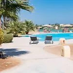 1-Br Apartment In Westgolf With Terrace And Pool