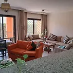 Family Fun -Spacious Apartment