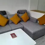 Spacious And Modern One Bed In Hurhgarda