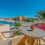 Luxury Apartment On The Marina