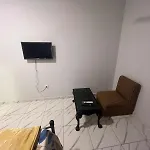 Cozy Studio On Sheraton Road Near Metro Market