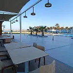 Vitamin Sea, Beach Front Central Free Wi-Fi