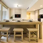 Neat & Neutral 1Bdr Pool Front Mangroovy
