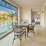 Neat & Neutral 1Bdr Pool Front Mangroovy