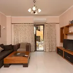 Free Beach Access One Bedroom Apartment