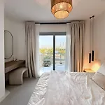 Black Swan Designer Apartment In El Gouna, Swanlake