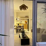 Black Swan Designer Apartment In El Gouna, Swanlake