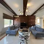 Beautiful 4 Bdr Villa With Private Pool