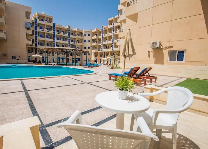 Poolside With Patio Near El Gouna