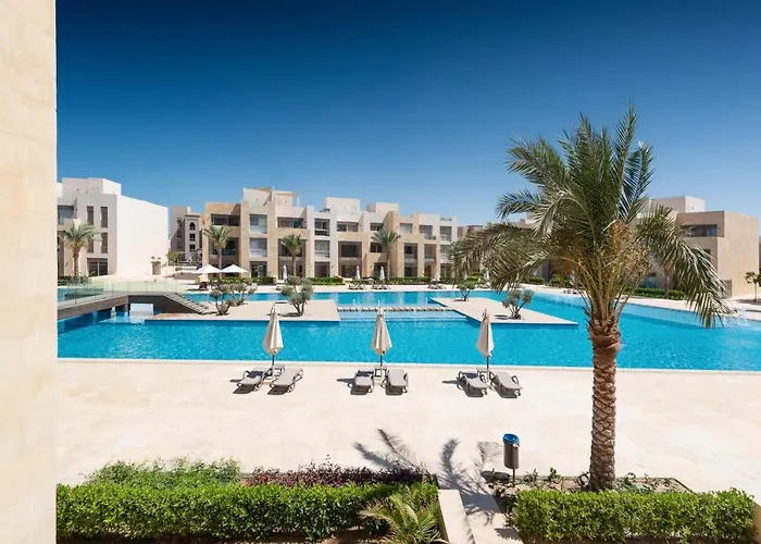 Waterfront & Groovy 2 Bdr Mangroovy Free Pool & Beach Access