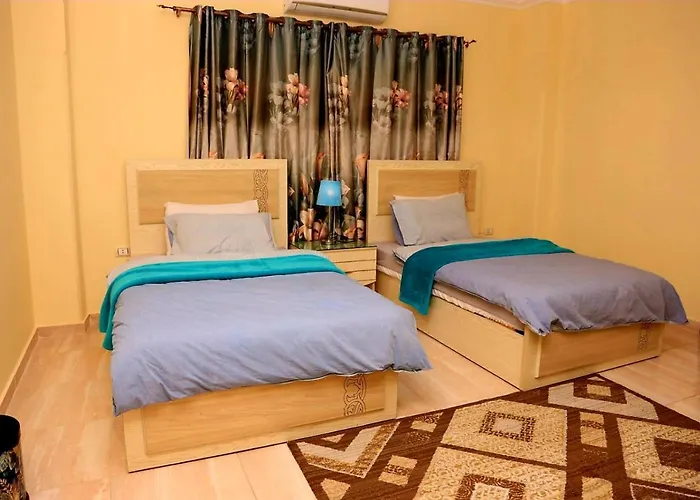 Golden Oasis Luxurious Private Villa With Pool