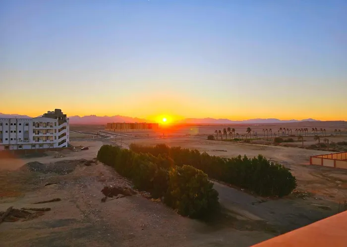Beautiful Newly Refurbished 2-Bedroom Apartment Close To El Gouna