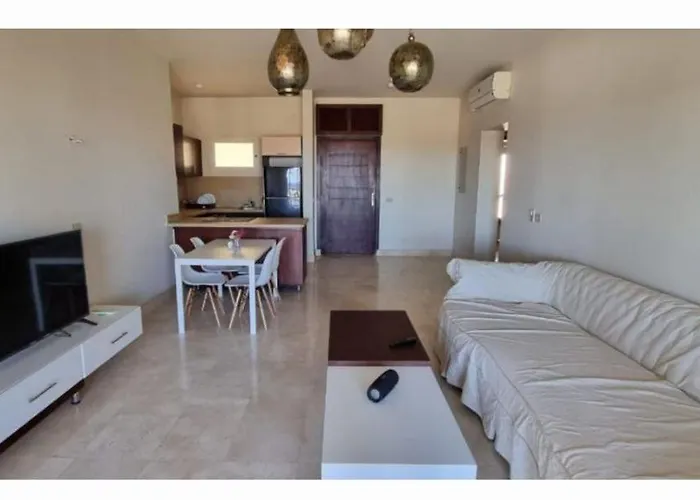 Azzurra Sahl Hasheesh