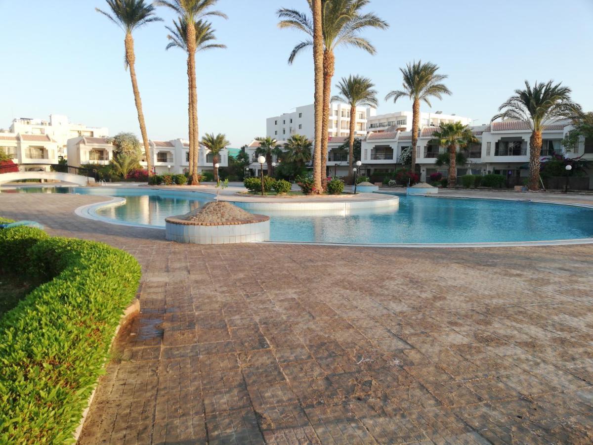 With Private Beach, Mamsha Apartment *