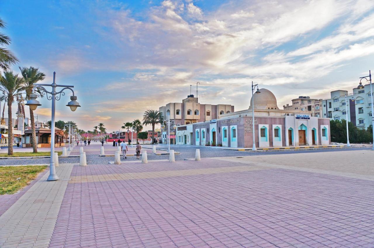 The Touristic Promenade *