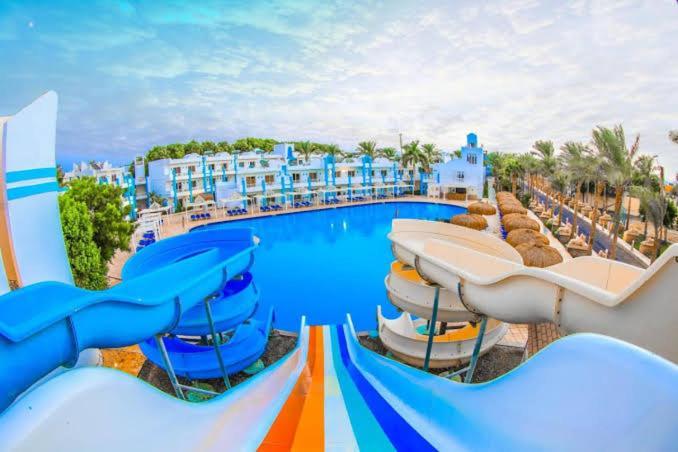 At Mirage Bay & Aqua Park *