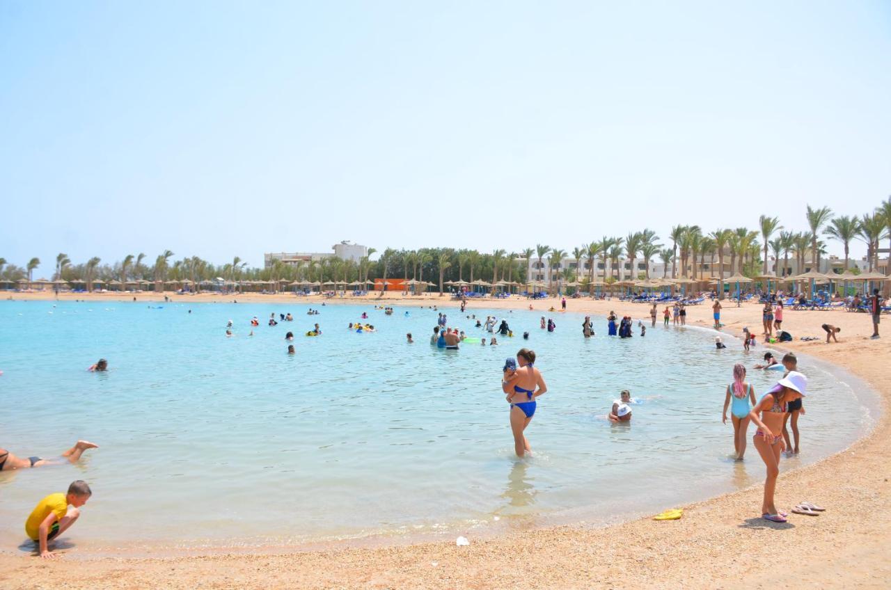 At Mirage Bay & Aqua Park Apartment *