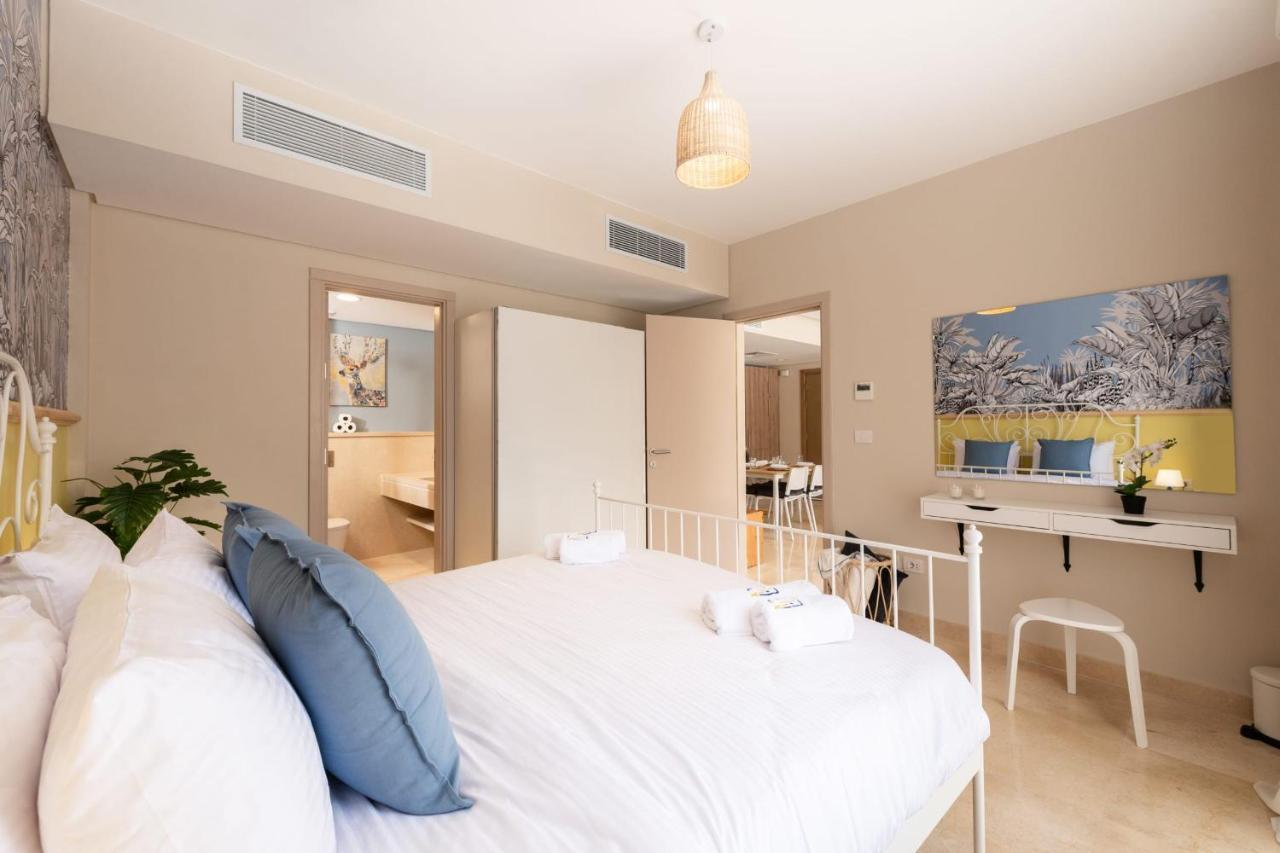 Exotic 1bdr W Outdoor Terrace Pool & Access Apartment Hurghada