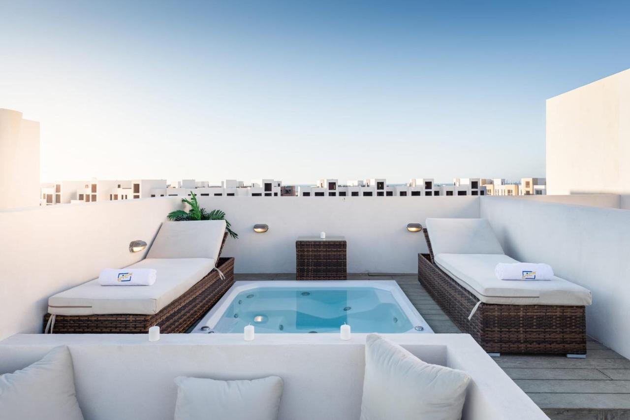 Apartamento Luxe 3bdr W Private Rooftop Jacuzzi & Access Hurghada