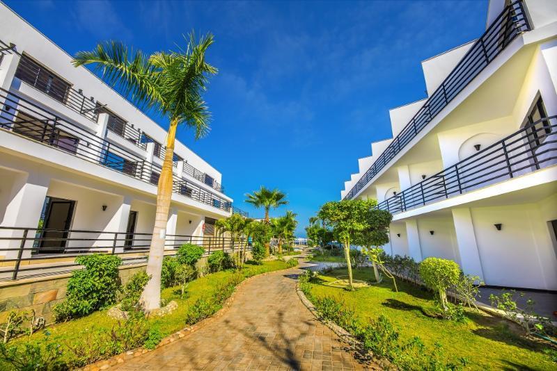 Hotel La Rosa Waves And Aqua Park