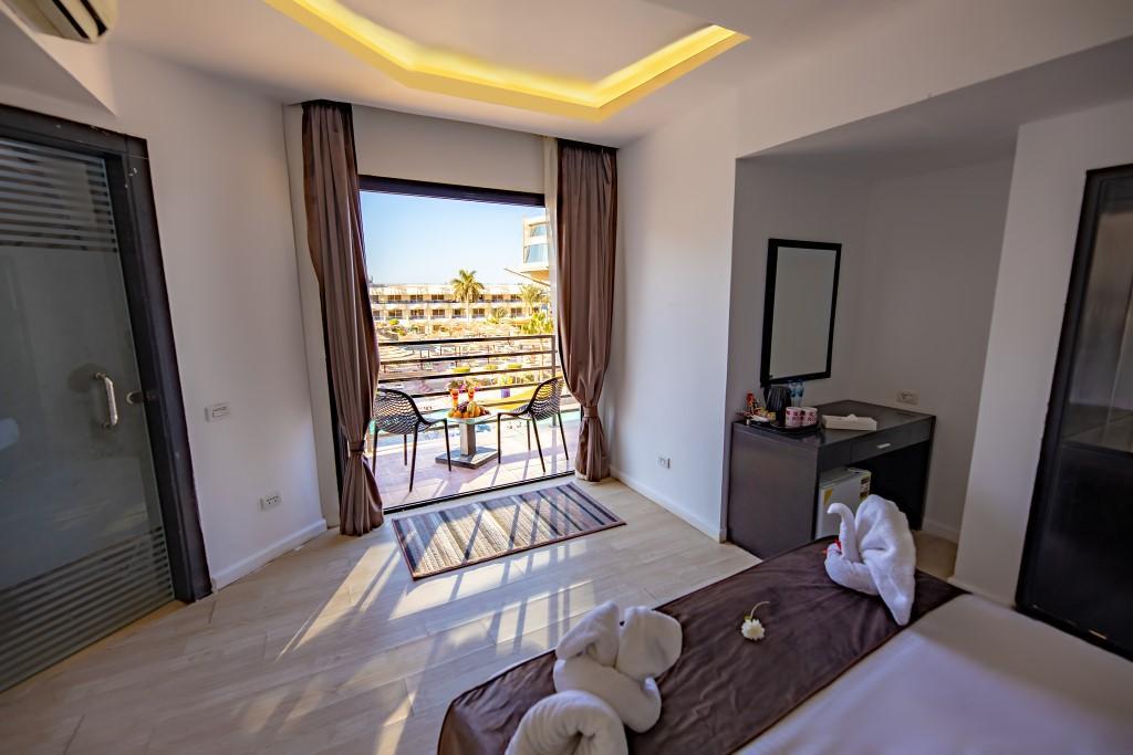 La Rosa Waves And Aqua Park 4*
