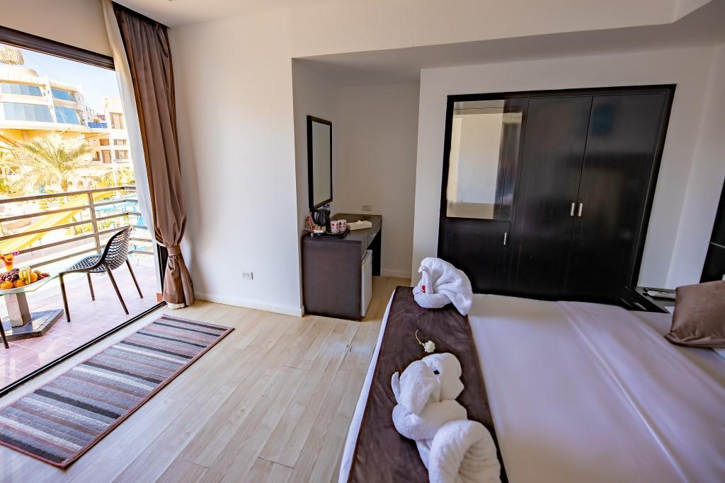 La Rosa Waves And Aqua Park Hotel